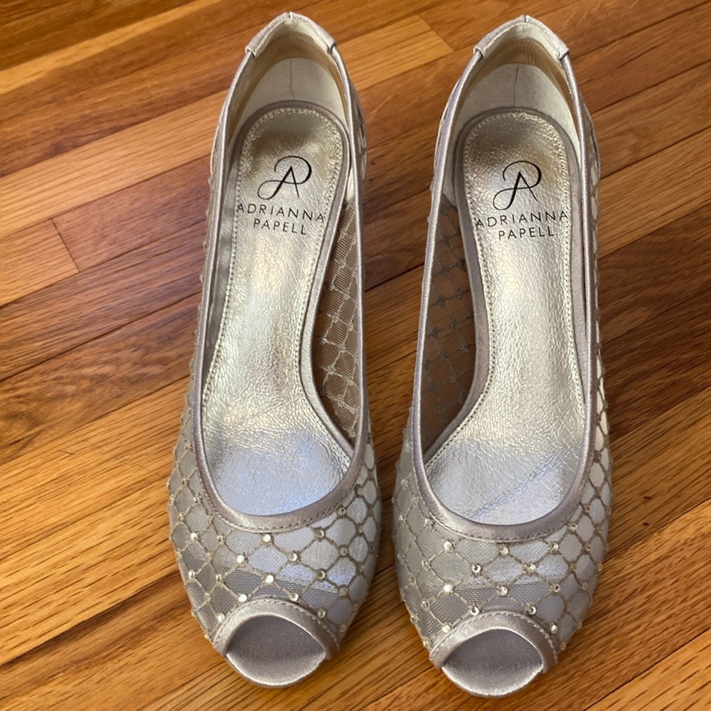 Adrianna Papell Jamie silver Saba mesh and rhinestone pumps 6.5 M